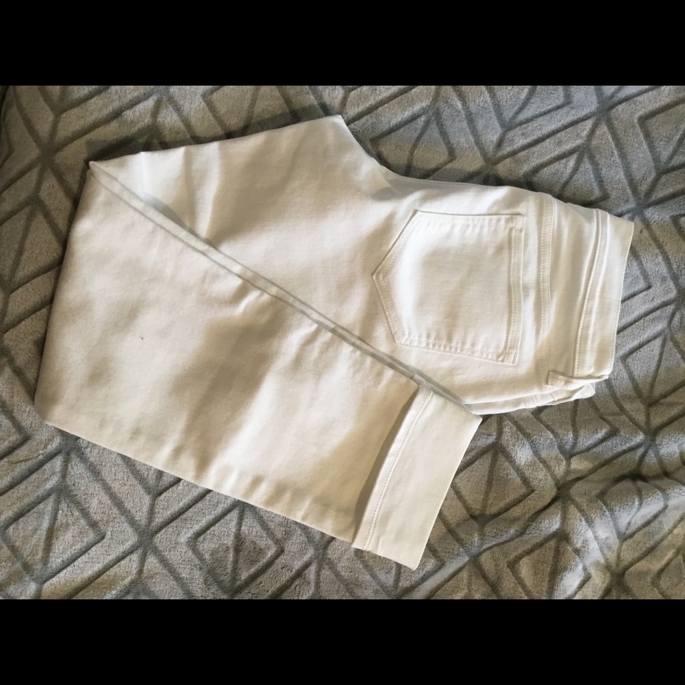 NWOT White Distressed Jeans